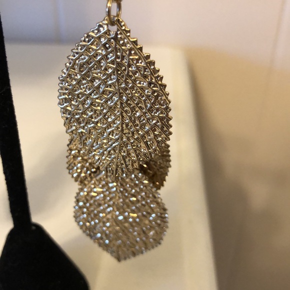 Gold leaf earrings. - Picture 2 of 3